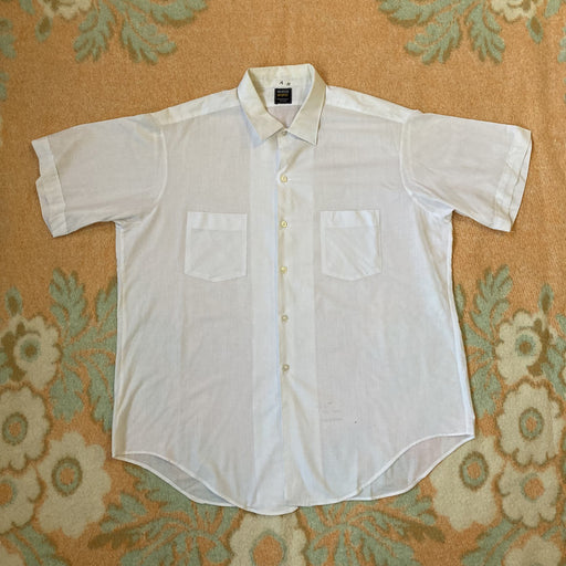 Vintage Van Heusen Short Sleeve Button up Tee. L