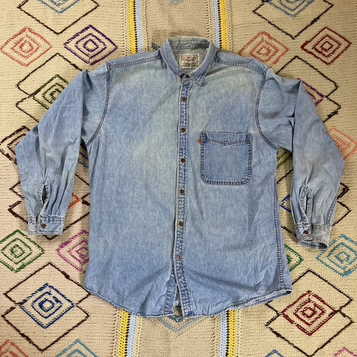 Levi Strauss & Co. Button Up. L