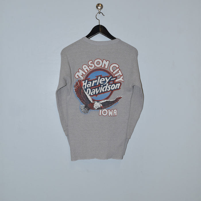 Vintage 80s Harley Davidson Mason City Iowa 3D Emblem Waffle Weave Thermal. Medium